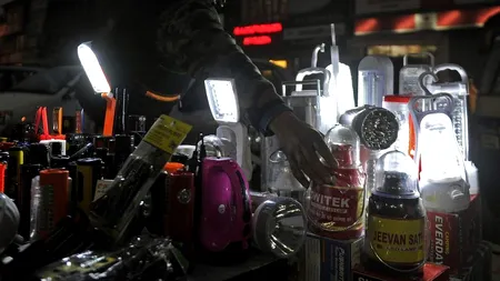 JUMĂTATE DIN INDIA nu are curent electric