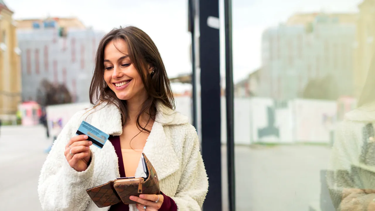 (P) Cum alegi între un credit de nevoi personale și un card de credit