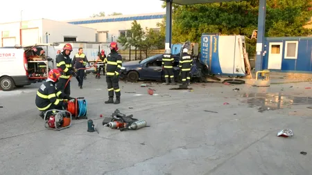 FOTO & VIDEO | O persoană a murit după ce o mașină a explodat într-o stație de încărcare cu gaz, lângă București