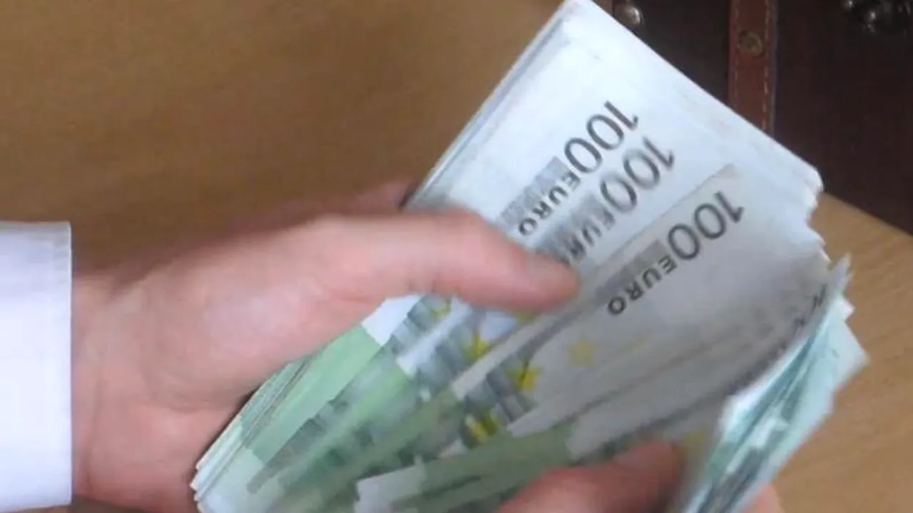 UE vrea să adopte o lege care va îngreuna colectarea datelor personale de către bănci