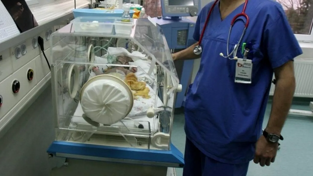 Doi copii din Argeș cu probleme digestive, aduși în Capitală