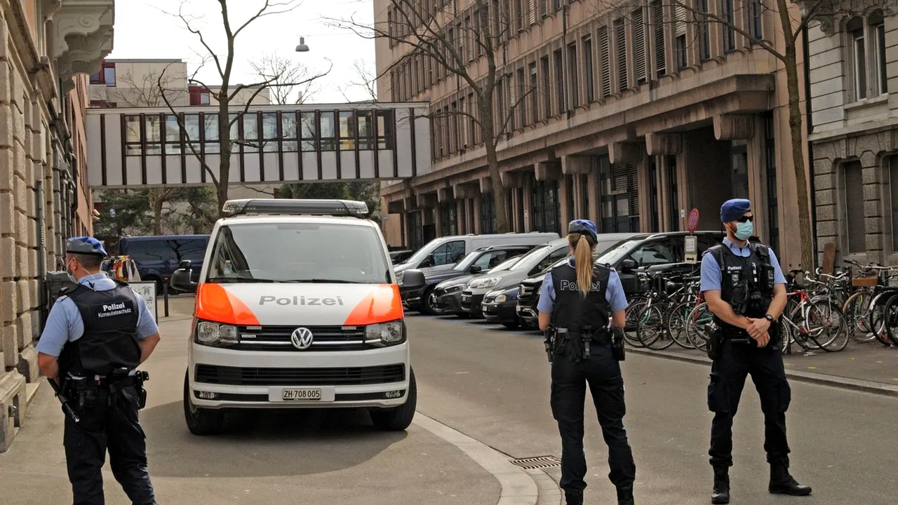 Doi oameni au murit în Elveția, după ce un cetățean german a deschis focul împotriva poliției din Zurich