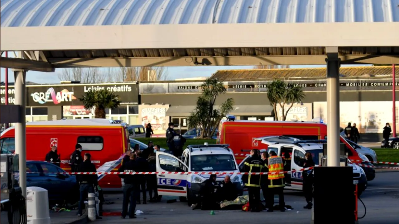 Un bărbat îmbrăcat ca un ninja a atacat două polițiste cu o sabie katana în nord-vestul Franței