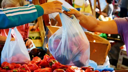Multe dintre legumele românești din sere sunt pline de PESTICIDE. Care sunt cele mai contaminate