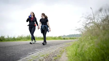 „Mersul pe jos face piciorul frumos”. Regula celor 10.000 de PASI pentru o minte și un corp sănătos. Cât înseamnă de fapt în kilometri parcurși