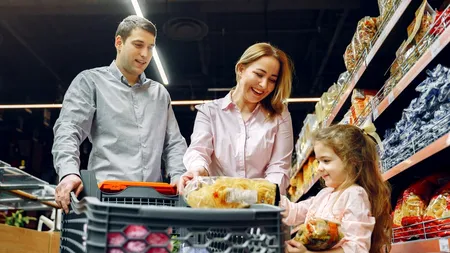 SCUMPIRI: Prețurile la alimente au ajuns la cel mai ridicat nivel din ultimii 10 ani. Uleiul, zahărul și cerealele, în topul scumpirilor