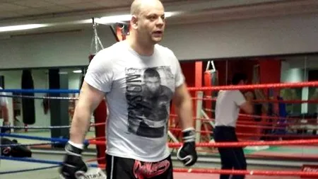 Agresorul salvamontistei din Straja rămâne în arest