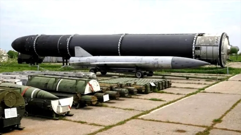 Rusia testează racheta balistică Satan-2 care poate transporta focoase nucleare, despre care Putin spune că nu are egal