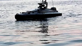 Momentul în care drona marină, descoperită lângă Sulina, e detonată de Forțele Navale Române