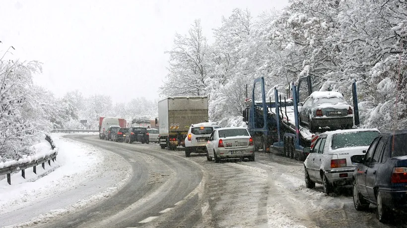 Stai în coloană pe DN1? Trimite-le un gând bun celor 10 miniștri care în ultimii 14 ani au construit din vorbe AUTOSTRADA ZĂPEZII