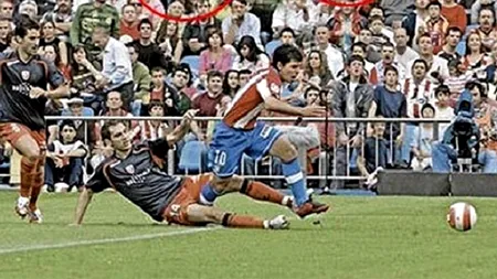 Mărește imaginea: Asta s-a întâmplat în tribune, în nu mai puțin de trei locuri! 