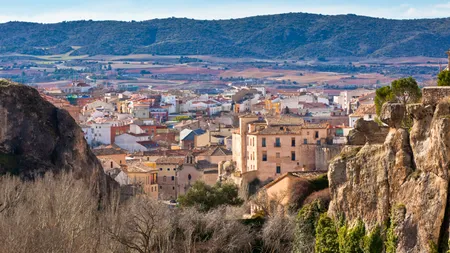 Orașul din Spania în care este ILEGAL să mori. Care este motivul din spatele acestei legi bizare