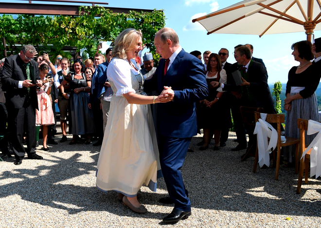 Vladimir Putin a participat, în august 2018, la nunta lui Karin Kneissl / Sursa foto: Profimedia
