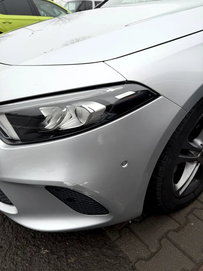 Ioana din București și-a găsit mașina lovită în parcarea Auchan Militari. Ce bilețel a găsit pe parbriz