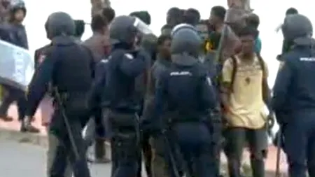 Sute de imigranți marocani au pătruns cu forța în enclava spaniolă Ceuta