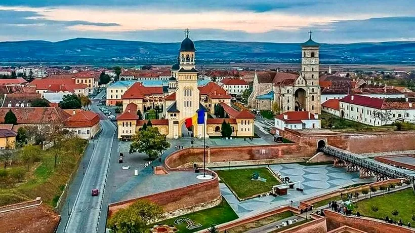 AFACERI de Centenar: 1 Decembrie SCUMPEȘTE de 4 ori cazarea în Alba Iulia și UMPLE toate hotelurile și pensiunile pe o rază de 100 km