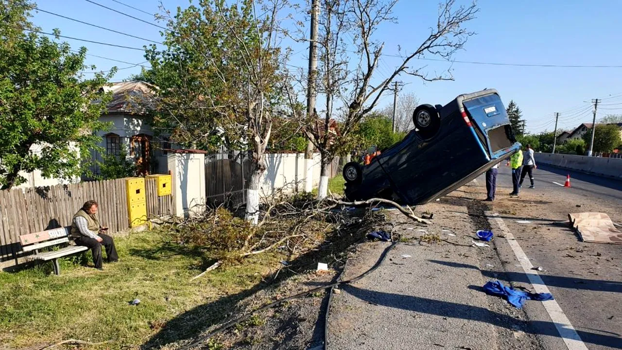 ACCIDENT GRAV. Un mort și doi răniți, după ce o mașină s-a răsturnat pe DN1