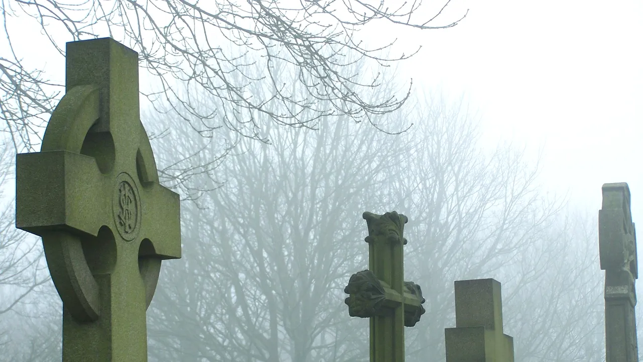 CIMITIRE ÎN CARANTINĂ. Accesul este permis doar pentru înmormântări