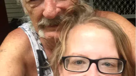 O tânără se căsătorește cu un bărbat de 73 de ani, care trăiește dintr-o pensie de handicap: Îl iubesc sincer. La început mă prezenta drept nepoata lui. Aș vrea să avem un copil