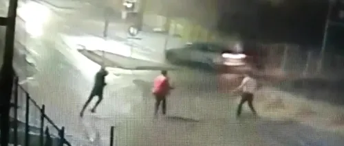 VIDEO | Filmul crimei din Bolintin Vale. Momentul în care șoferul de microbuz este lovit în cap, apoi se prăbușește la pământ, surprins de camerele de supraveghere