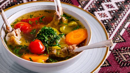Ciorbă de miel ardelenească. Secretul constă în modul de preparare