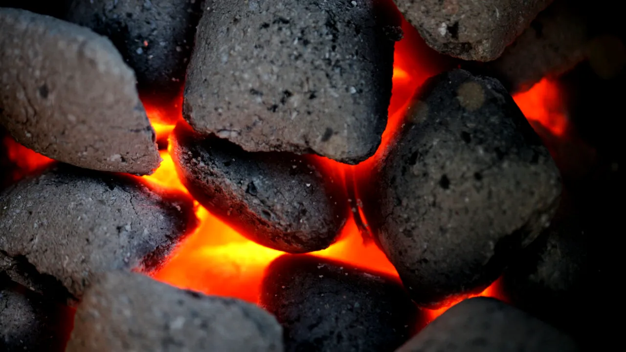 Ce ard românii ca să-și încălzească locuințele. „Metode care aduc aminte de secolele 17-18”