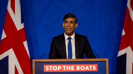 VIDEO Tensiuni politice în Marea Britanie / Guvernul Rishi Sunak plătește Rwandei fonduri masive printr-un acord de limitare a imigrației