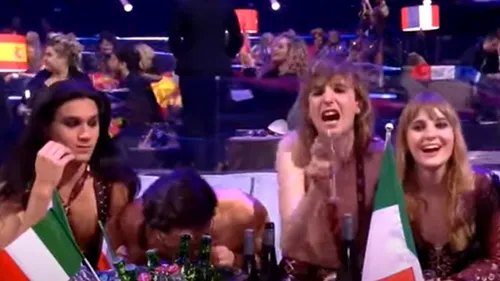 Solistul trupei italiene care a câștigat Eurovision, acuzat că a prizat cocaină în camera verde, în timpul transmisiunii live – VIDEO