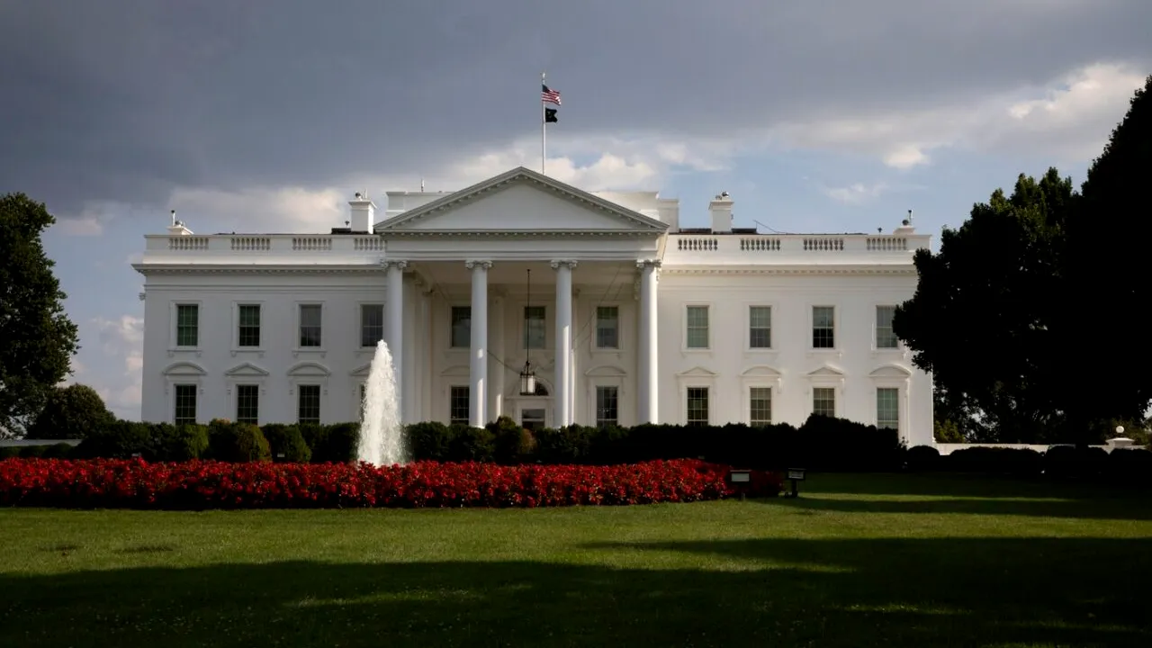 Forțarea retragerii președintelui Biden ridică probleme de LEGITIMITATE democratică /Trump probabil va fi favorizat în scrutinul prezidențial