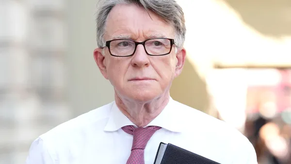 Lanț de scandaluri la vârful Marii Britanii. Fost ambasador britanic în SUA, arestat. Care este legătura cu Epstein