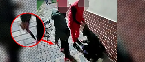 VIDEO | Imagini șocante cu un băiețel bătut cu bestialitate de alți patru copii, în curtea unui cămin cultural din Dâmbovița. Au vrut inclusiv să-l înjunghie