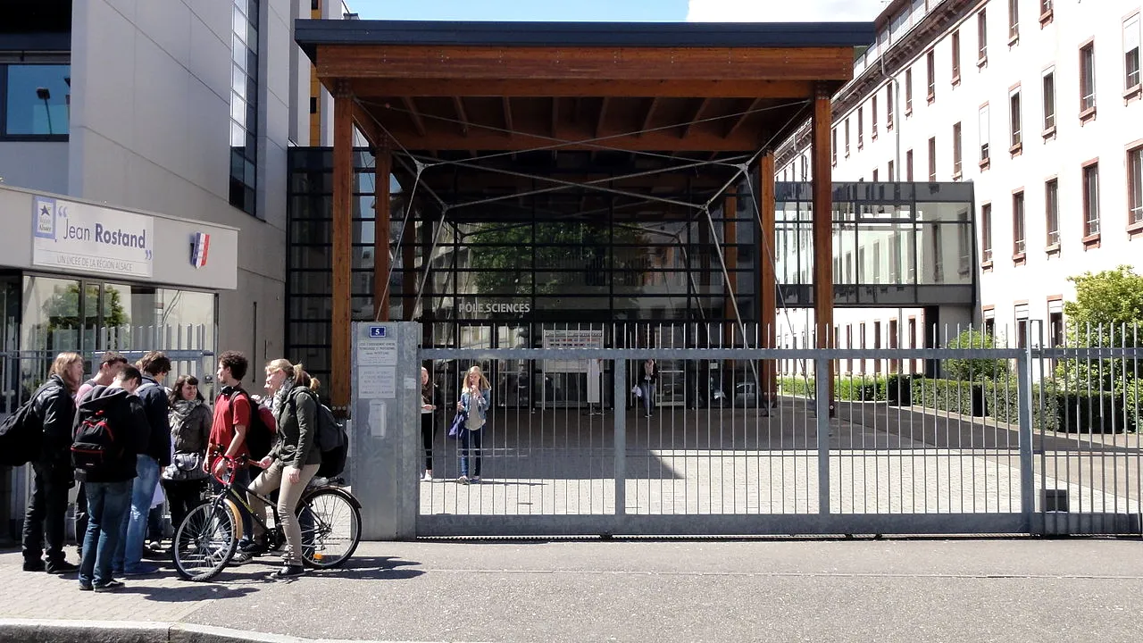 FRANȚA, terorizată de alertele cu bombă. Panică la un liceu din Strasbourg