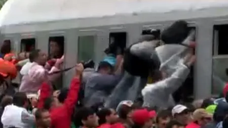 Scene dure în Croația: imigranții disperați s-au bătut pe scaune și au intrat pe ferestre în trenul spre Austria