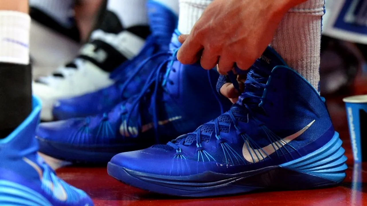 Un proxenet din SUA condamnat pentru tentativă de omor acuză Nike că pantofii pot fi armă letală