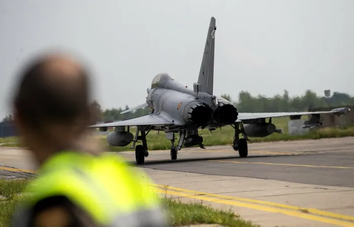 Avion spaniol Eurofighter din Lituania 