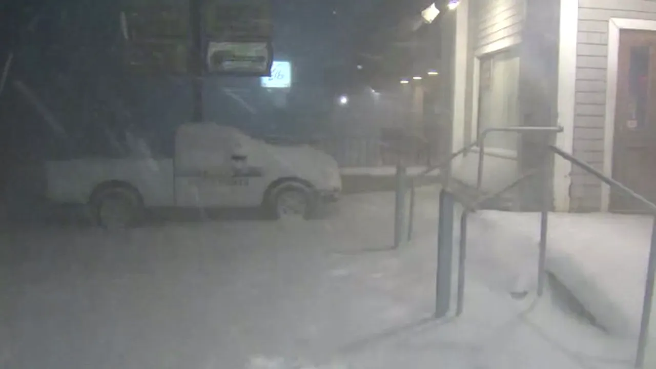 Peste 130 de persoane, salvate din mașini rămase blocate pe autostrăzi din SUA în urma viscolului