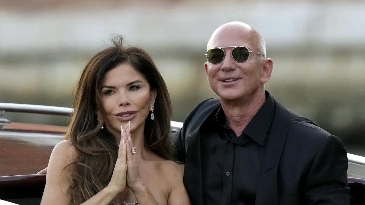 Cât costă rochia de mireasă purtată de Lauren Sanchez. Designerii au lucrat peste 900 de ore la ea