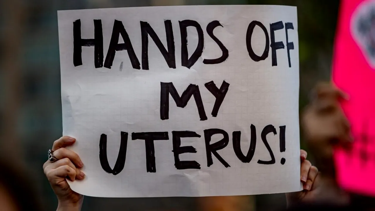 Trump pune stăpânire pe viața femeilor! SUA a semnat declarația anti-avort alături de mai multe guverne totalitare