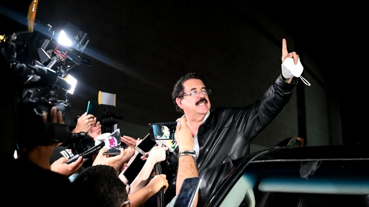 Țara care și-a reținut fostul președinte pentru că avea prea mulți bani la el! Zeci de oameni s-au mobilizat ca să îl susțină / Ce s-ar fi întâmplat de fapt - FOTO