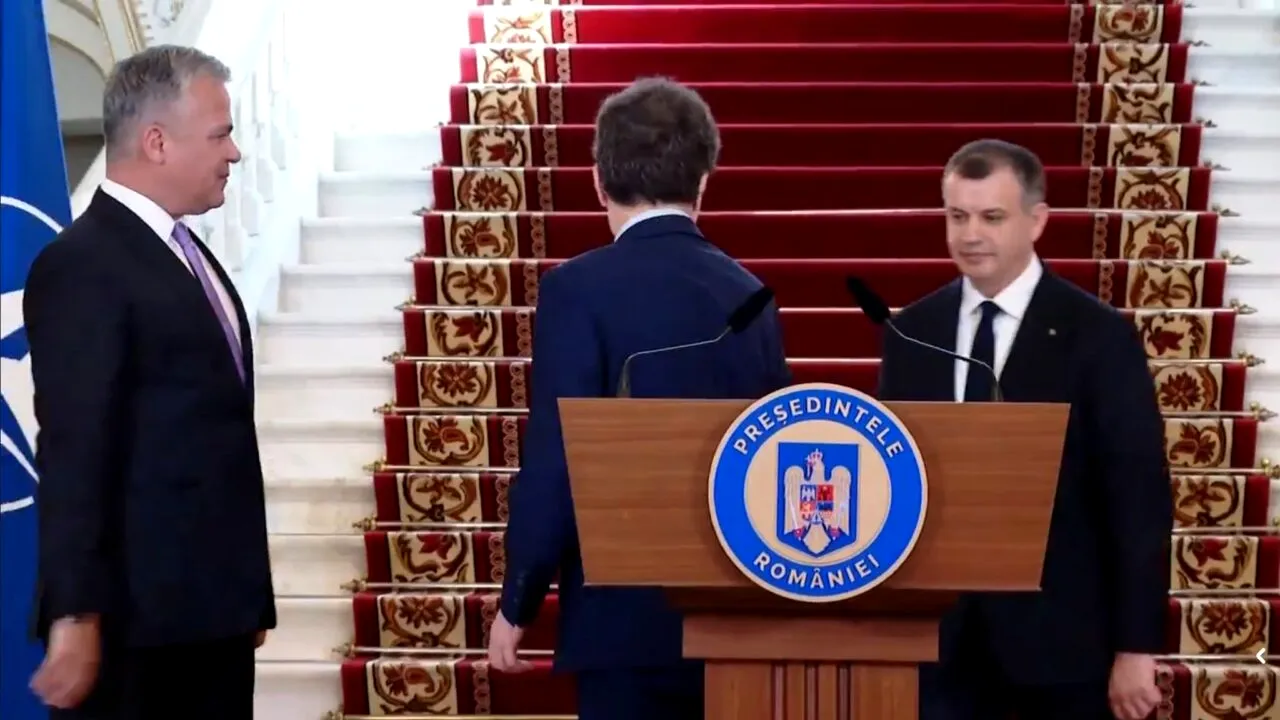 Eugen Tomac explică, în exclusivitate pentru Gândul, de ce nu a mai ajuns la vot în Parlament. Dezminte scenariile că ar fi fost doar un „iepure” pentru ca Nicușor Dan să câștige timp. Ce-i urează lui Adrian Veștea, noul premier desemnat