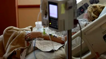 Mărturia șocantă a unei tinere infectate cu Covid-19. A lucrat într-un spital și recunoaște că nu prea purta mască