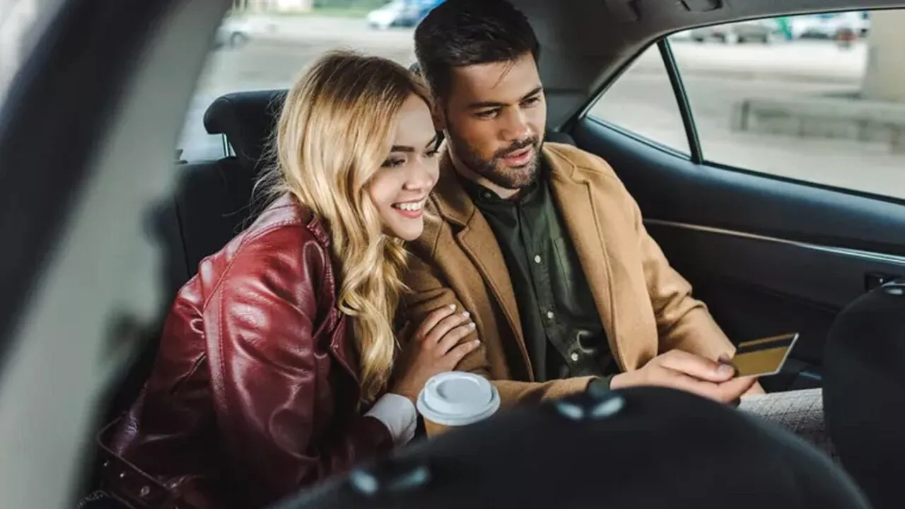 Ce au pățit un bărbat însurat și amanta lui, după ce s-au urcat într-un Uber. Ce le-a făcut taximetrista, când și-a dat seama cine sunt