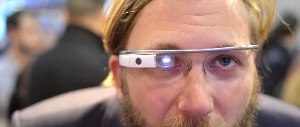 Microsoft testează prototipuri pentru ochelari inteligenți similari Google Glass