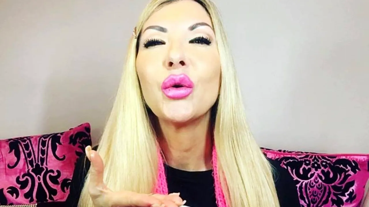 O mamă de 48 de ani a cheltuit 40.000 de euro pentru a semăna cu o păpușă Barbie. Femeia și-a făcut 105 proceduri chirurgicale - VIDEO