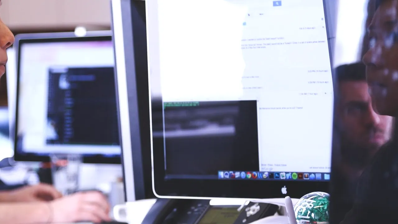 Șefii companiei care a provocat cel mai mare scandal din social media au înființat o nouă firmă, care are legături cu un personaj controversat