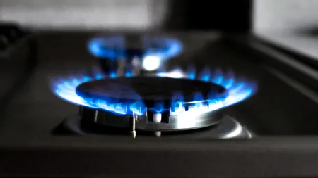 Atenție la FALȘII angajați de la firmele de gaz care vă bat la ușă, sub pretextul unor verificări! O femeie a povestit ce a pățit mama sa