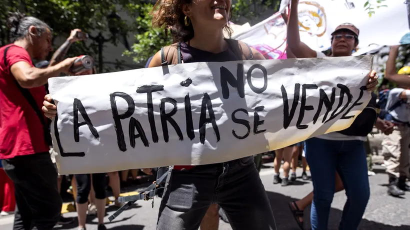 Grevă generală în Argentina: Noul președinte, „Nebunul” Milei, criticat pentru măsurile economice drastice. A concediat deja 7.000 de bugetari
