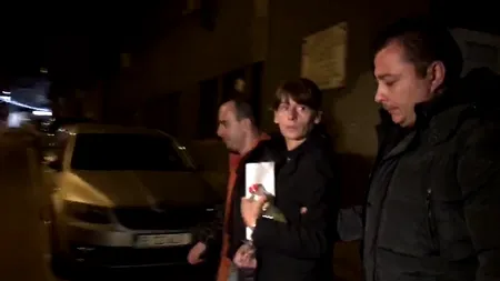 Crima de la metrou. Femeia care a împins o tânără în fața metroului, urmărită penal pentru omor calificat. Procurorii cer arestarea ei. Primele imagini cu agresoarea reținută de poliție. Cine e victima. UPDATE