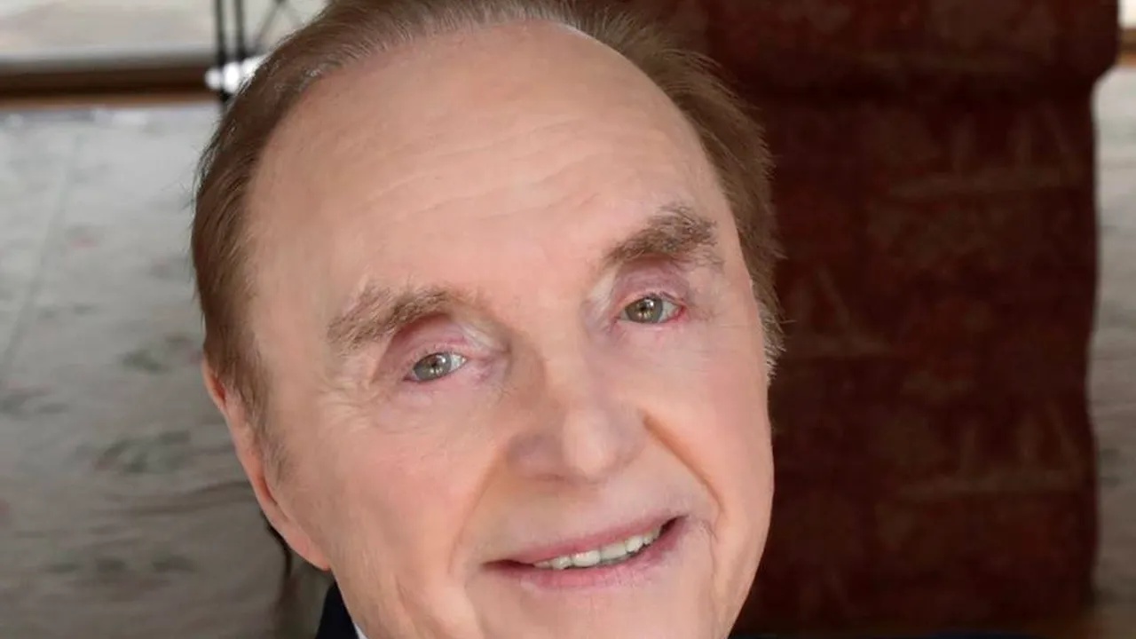 Autorul romanului „Războiul familiei Rose