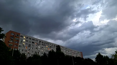 Cod portocaliu de furtuni și averse în 12 județe și cod galben de vreme INSTABILĂ în jumătate din țară. Cum va fi vremea în București